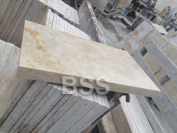 contains travertine